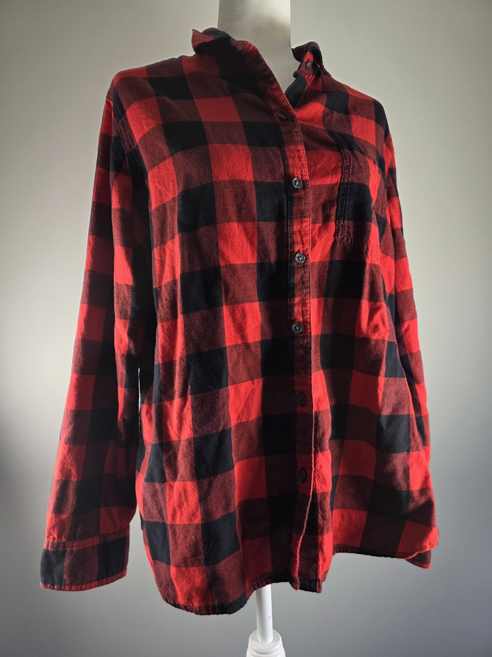 Old Navy Women’s XL Red & Black Buffalo Plaid Flannel Button-Up Shirt